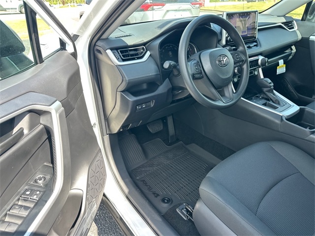 2025 Toyota RAV4 LE photo 5