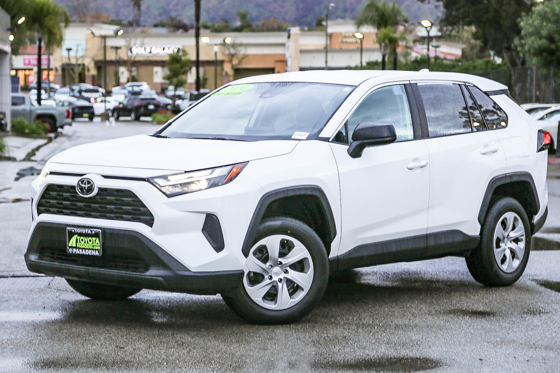 2024 Toyota RAV4 LE's photo