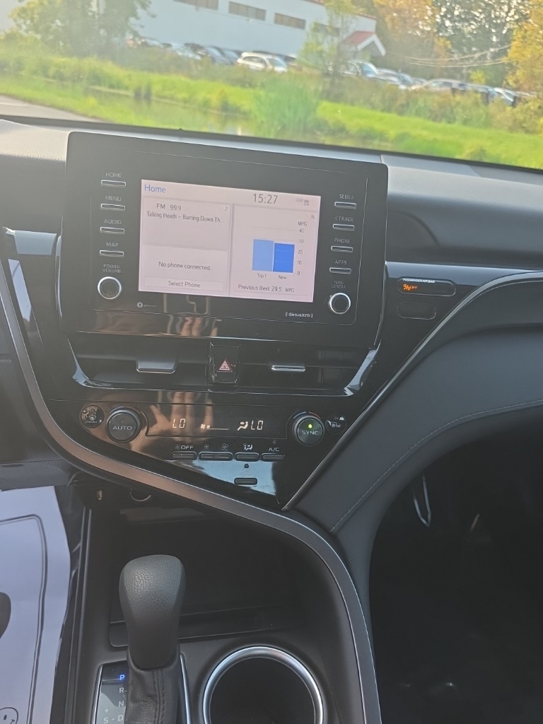2022 Toyota Camry LE photo 6