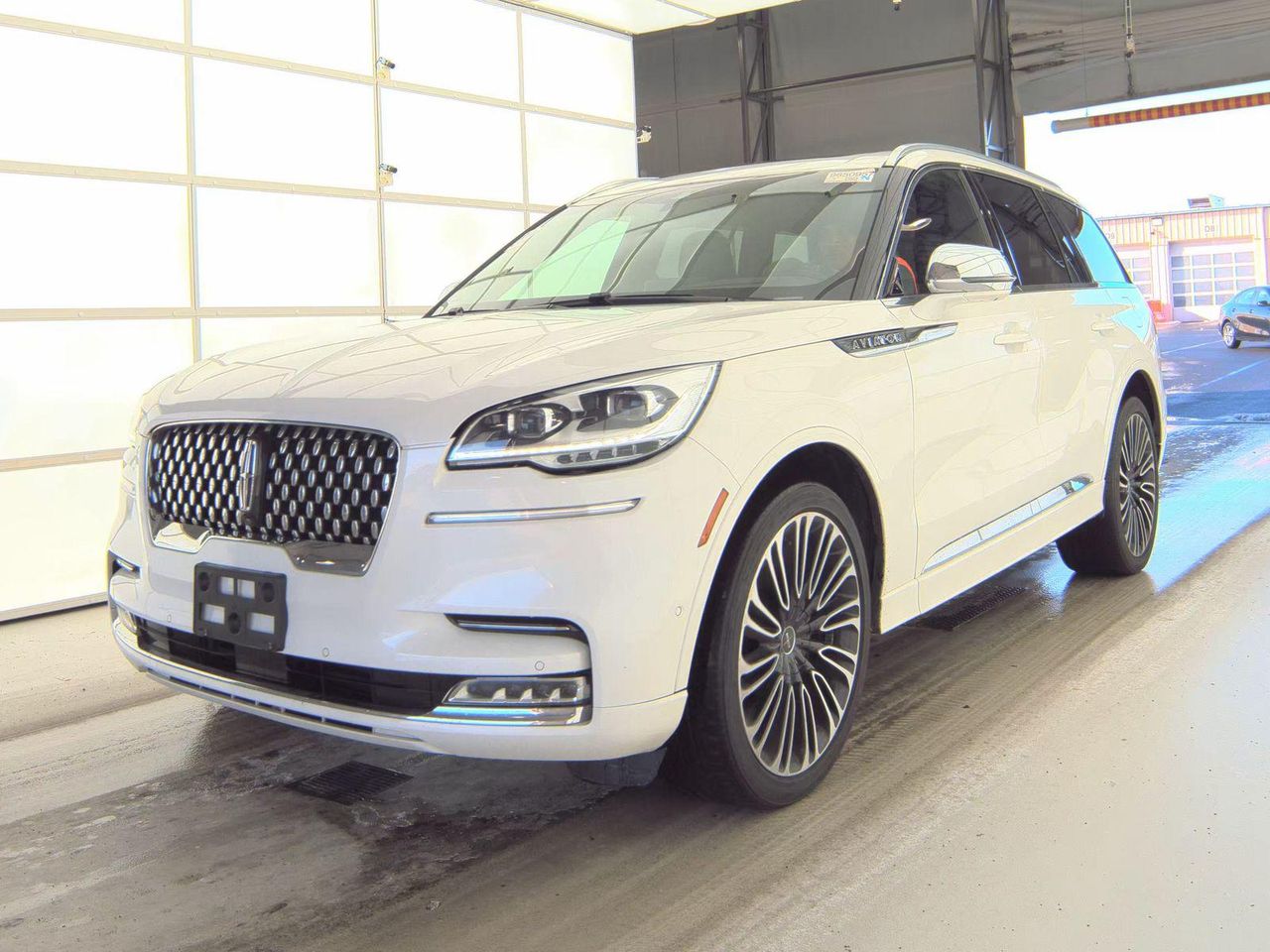 2021 Lincoln Aviator Black Label's photo