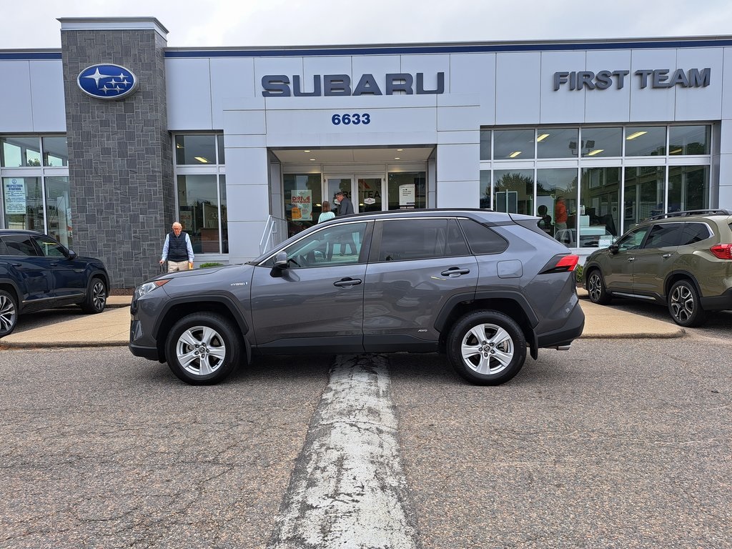 2021 Toyota RAV4 Hybrid XLE photo 2