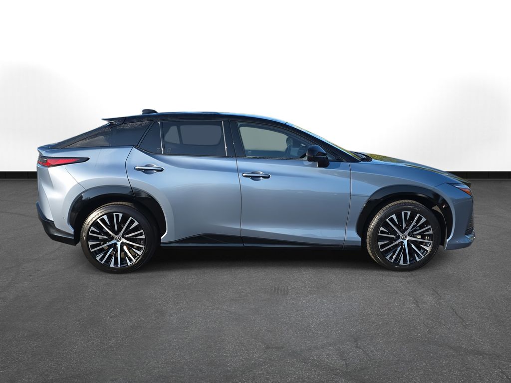 2023 Lexus RZ 450e Luxury photo 4