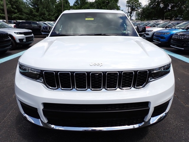 2025 Jeep Grand Cherokee Limited photo 7