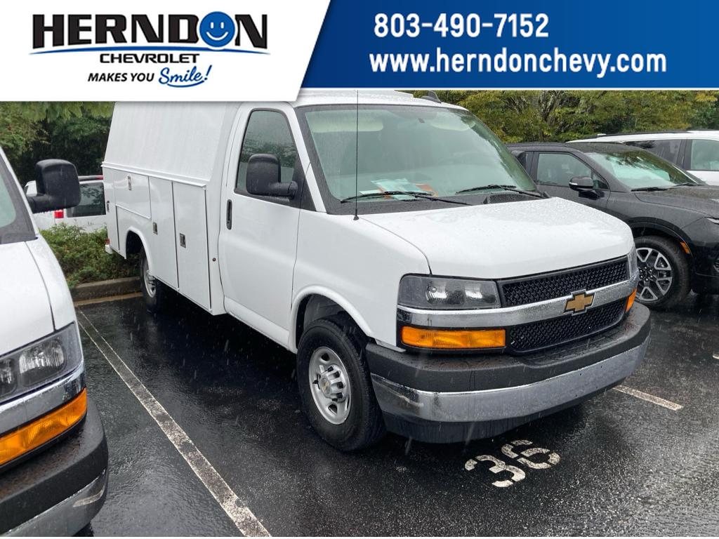 2025 Chevrolet Express Cutaway Base's photo