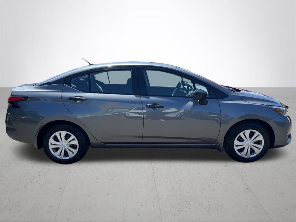 2025 Nissan Versa 1.6 S photo 5