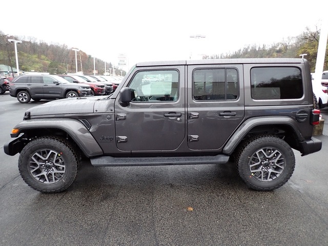 2025 Jeep Wrangler Sahara photo 2