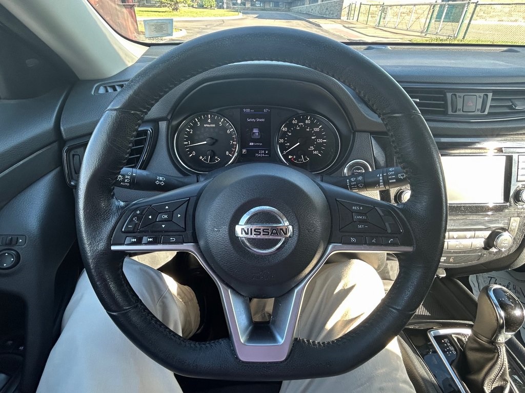 2018 Nissan Rogue SV photo 13