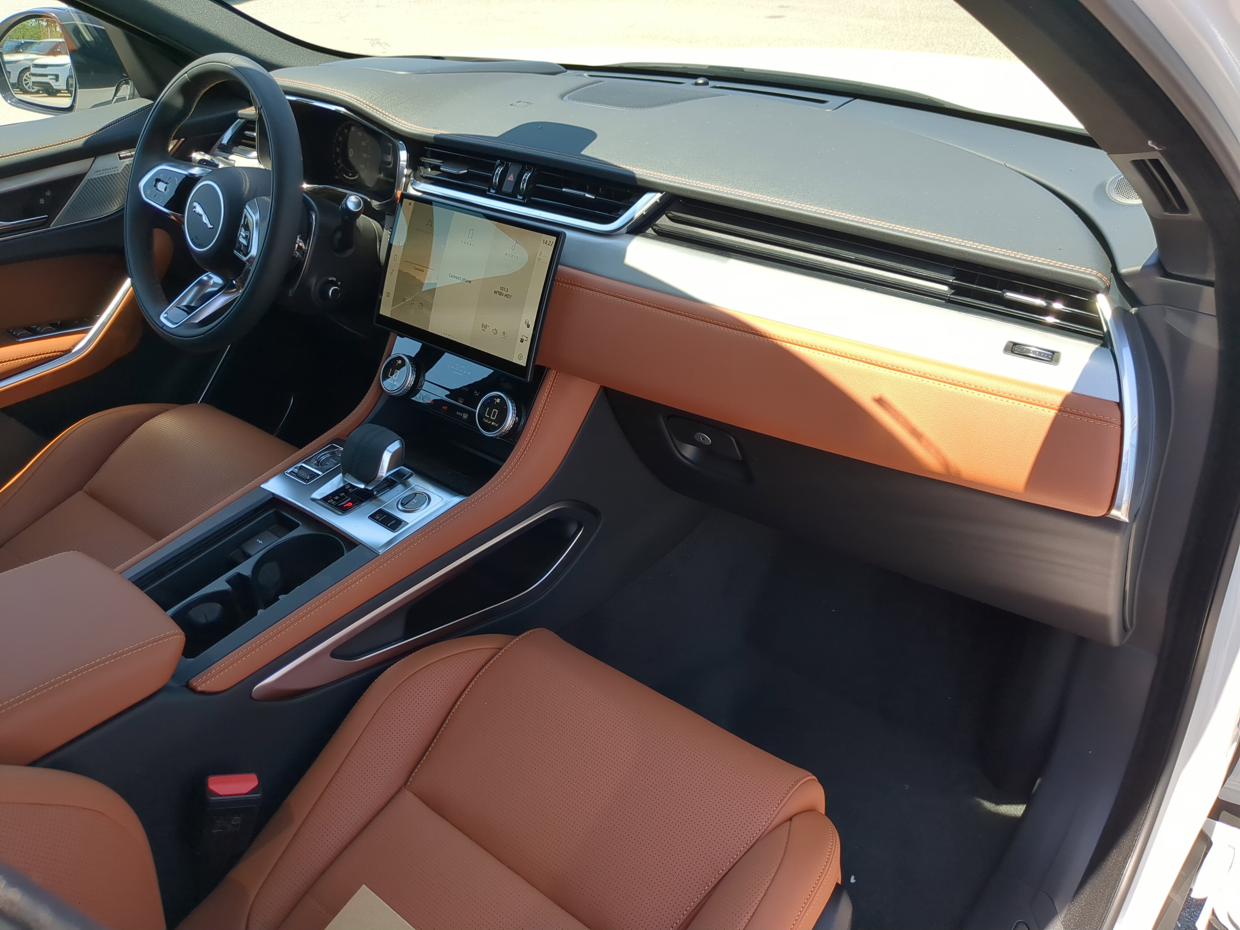2026 Jaguar F-PACE P400 R-Dynamic S photo 9