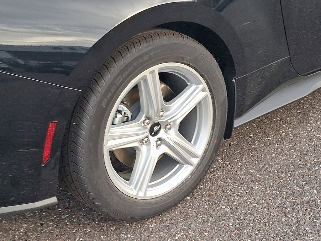 2026 Ford Mustang EcoBoost photo 4