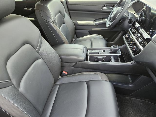 2024 Nissan Pathfinder SL photo 10