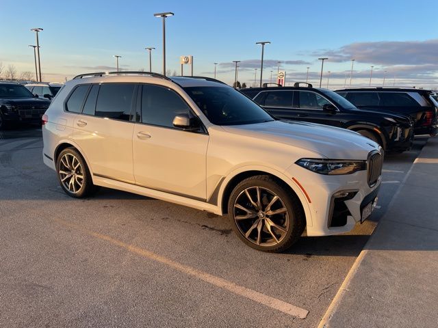 2021 BMW X7 M50i's photo