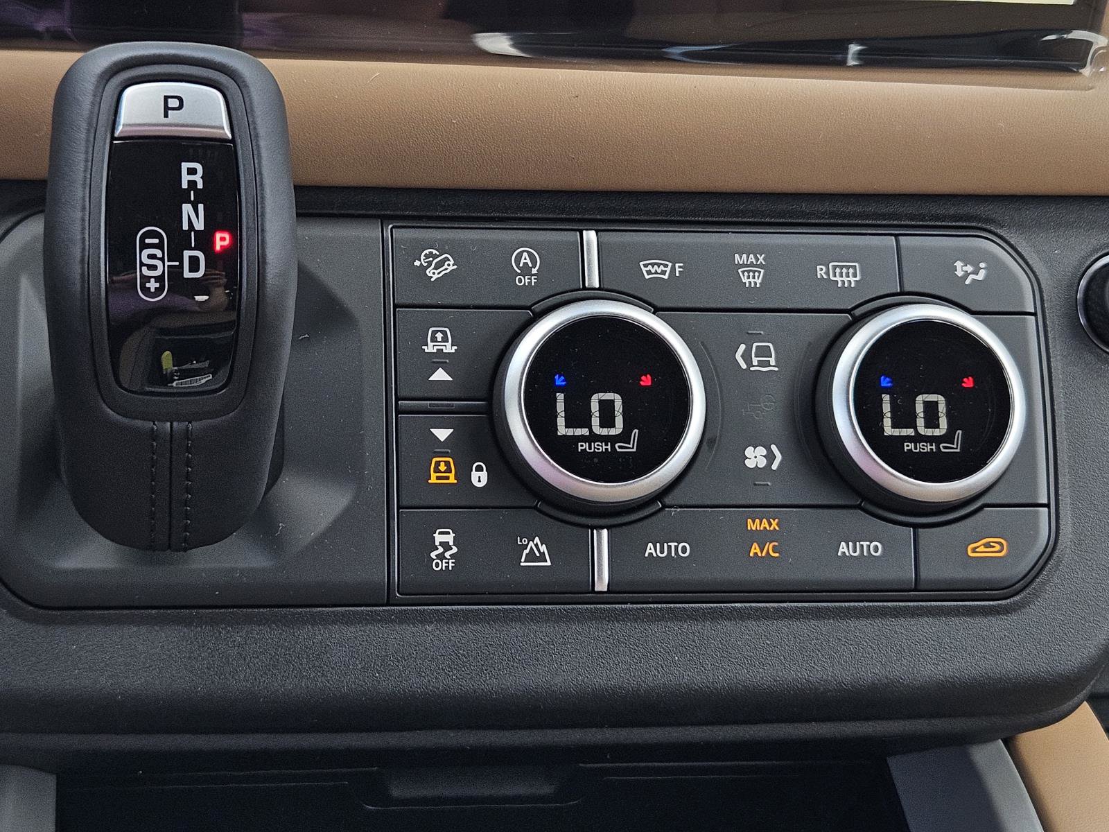 2025 Land Rover Defender 110 V8 photo 18