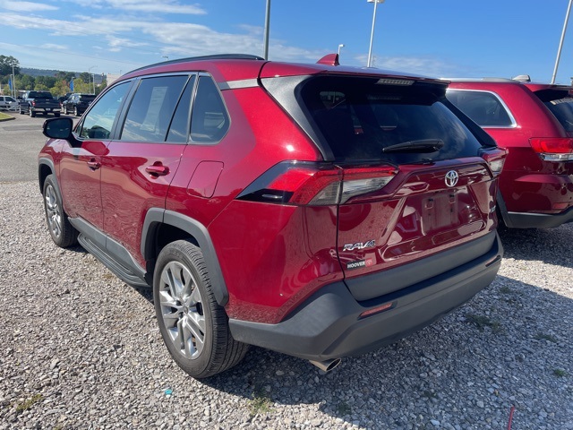 2022 Toyota RAV4 XLE Premium photo 3