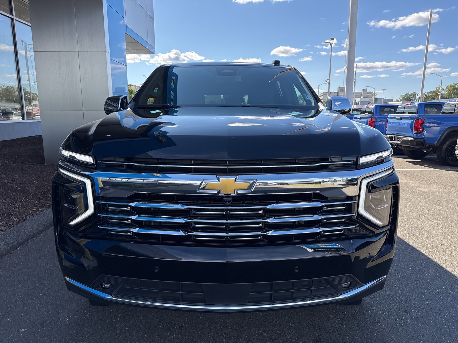 2025 Chevrolet Suburban Premier photo 3