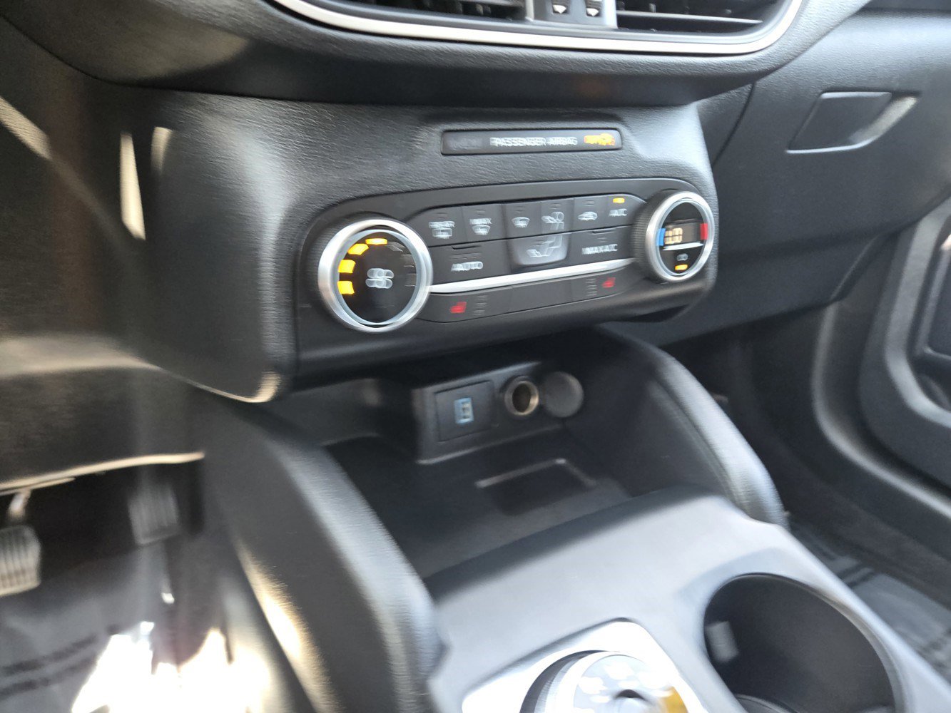 2020 Ford Escape SE Sport Hybrid photo 11