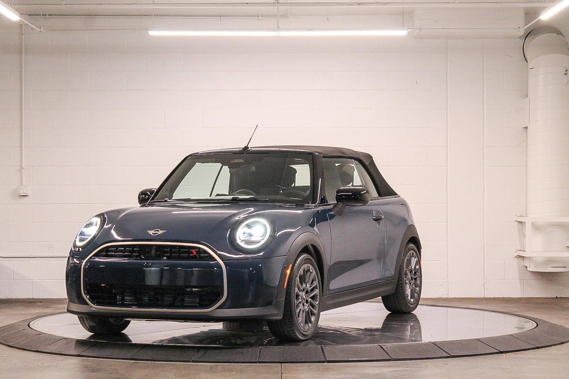 2025 Mini Cooper Convertible Iconic photo 3