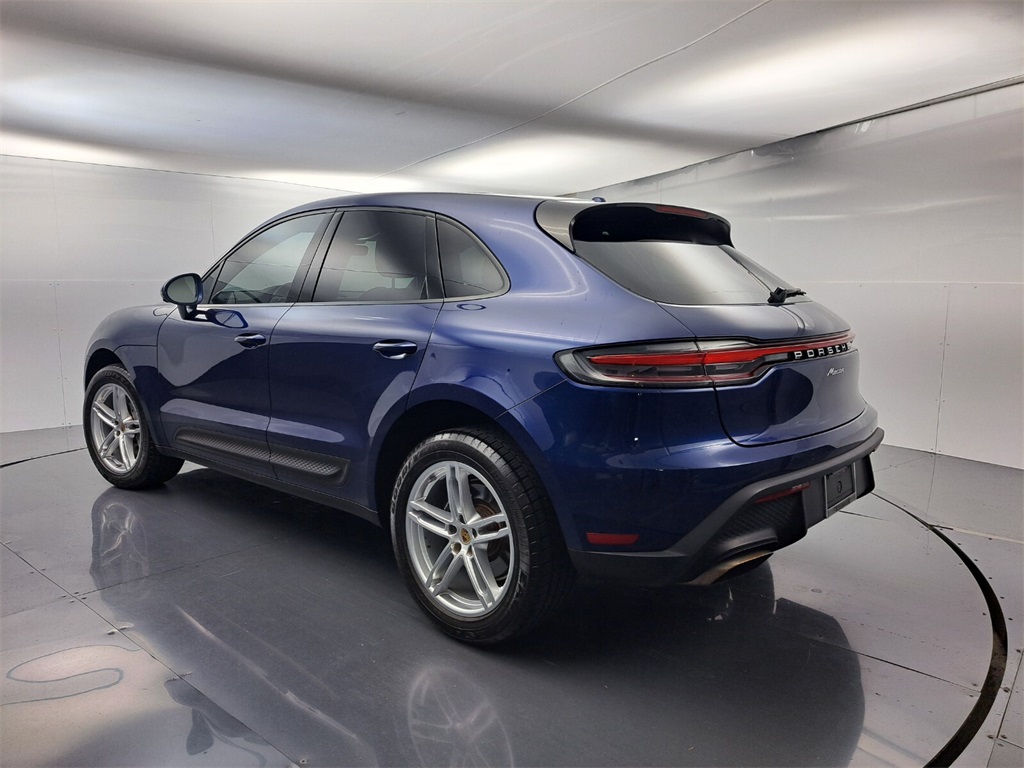 2022 Porsche Macan Base photo 3
