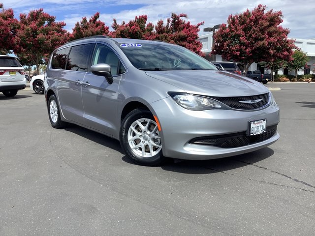 2021 Chrysler Voyager LXi photo 2