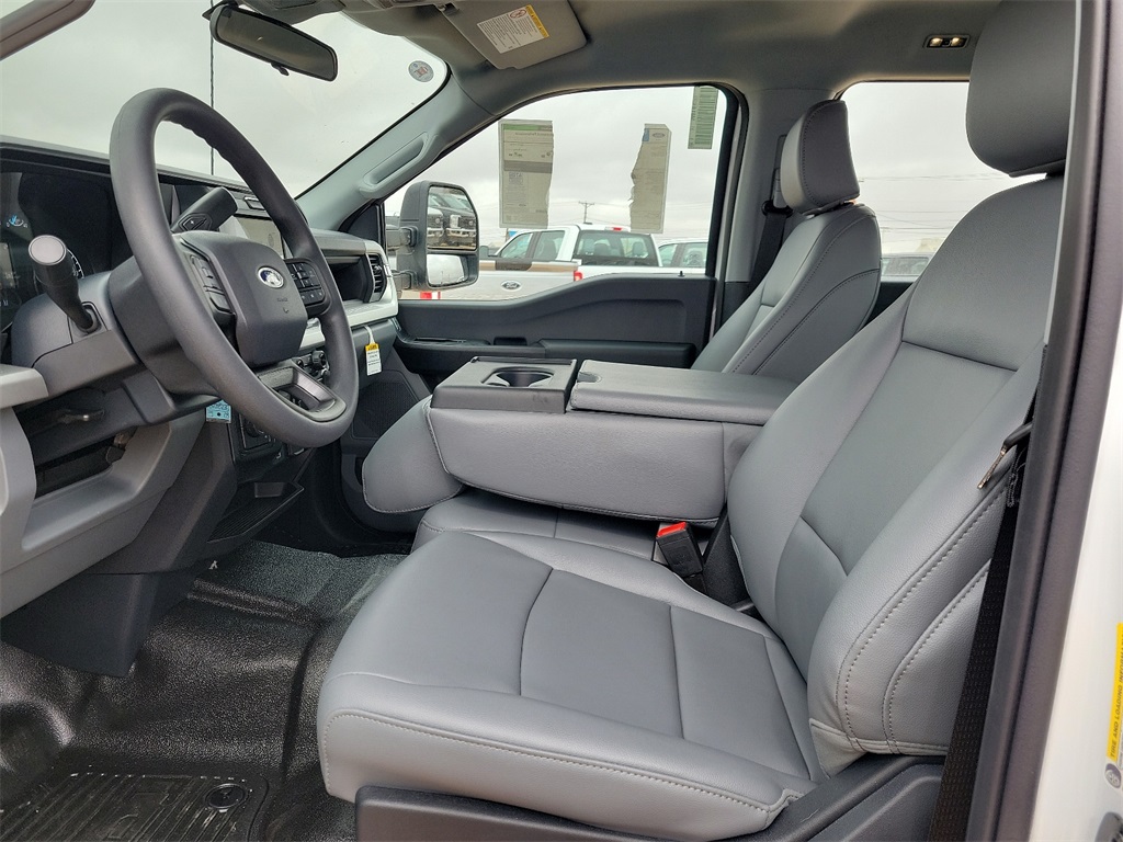 2025 Ford F-350 photo 19
