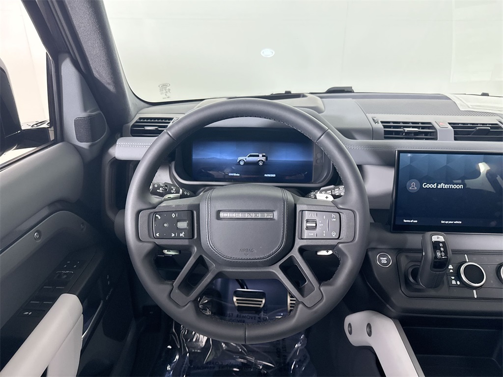 2025 Land Rover Defender 110 V8 photo 12