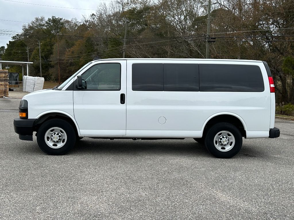 2023 Chevrolet Express Passenger 3500 photo 3