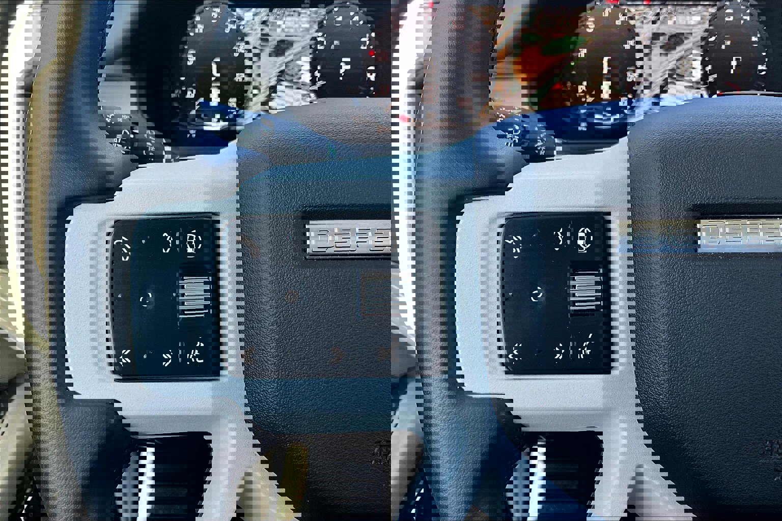 2025 Land Rover Defender S photo 19