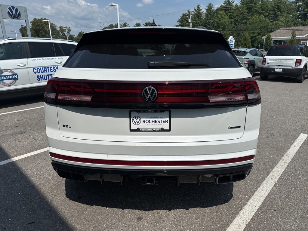 2025 Volkswagen Atlas Cross Sport SEL R-Line photo 2