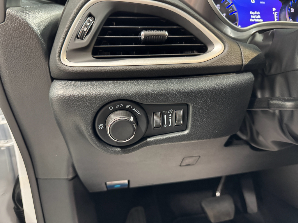 2026 Chrysler Voyager LX photo 24