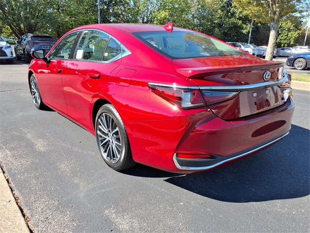 2025 Lexus ES 300h photo 3