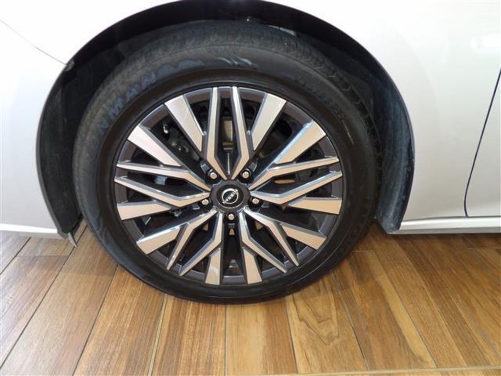 2023 Nissan Altima 2.5 SV photo 10