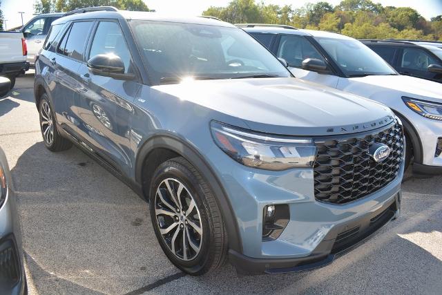 2025 Ford Explorer ST-Line photo 2