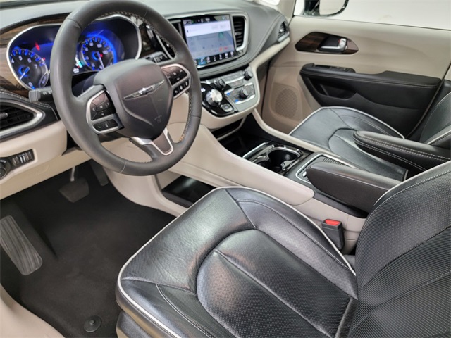 2024 Chrysler Pacifica Limited photo 13
