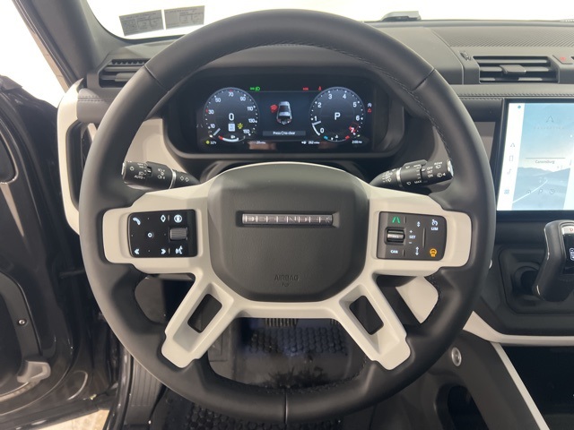 2025 Land Rover Defender 90 S photo 13