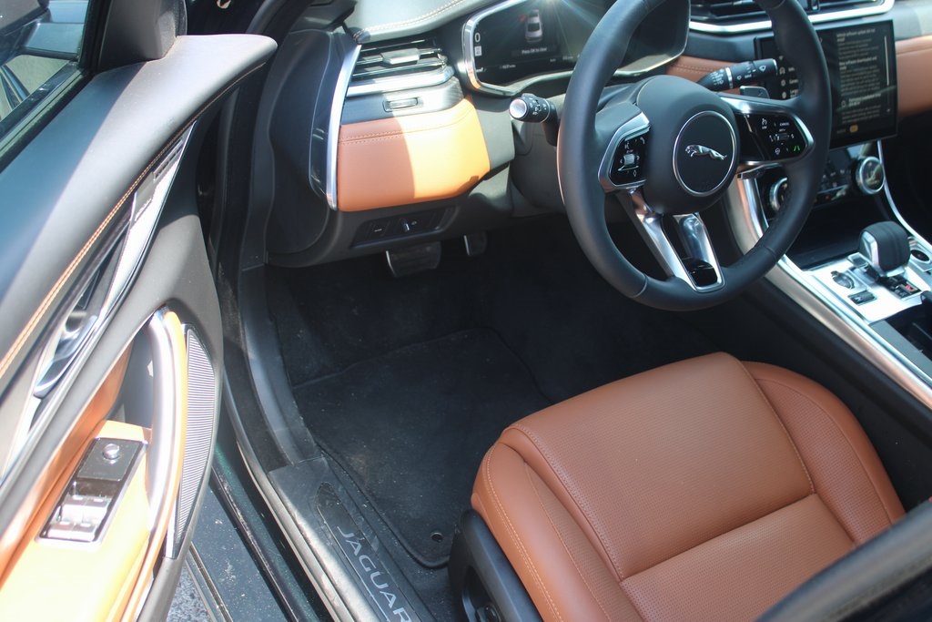 2024 Jaguar XF R-Dynamic AWD photo 4
