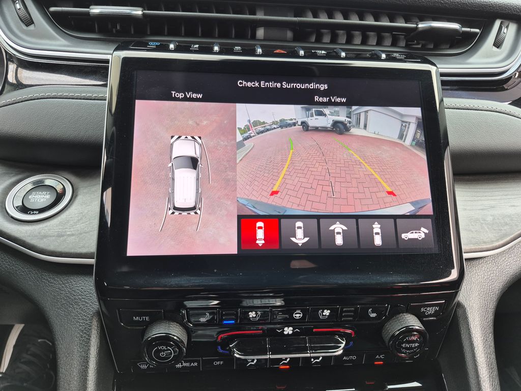 2023 Jeep Grand Cherokee Anniversary Edition photo 18