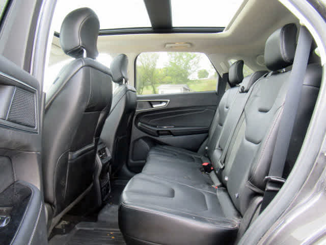 2019 Ford Edge Titanium photo 3