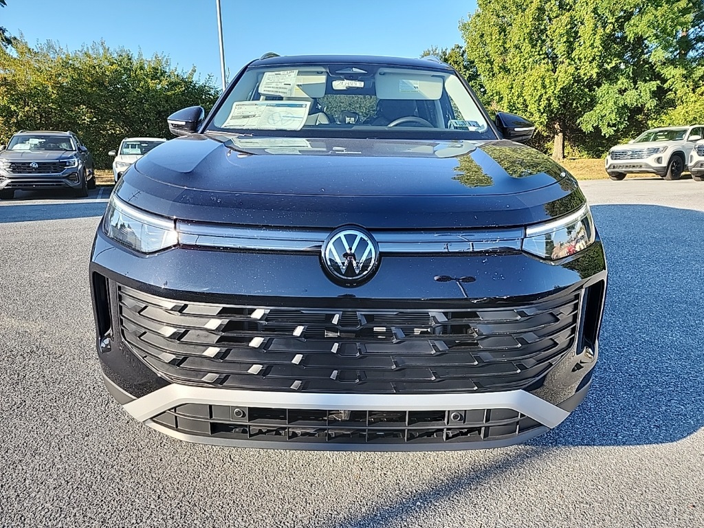2025 Volkswagen Tiguan SE photo 2