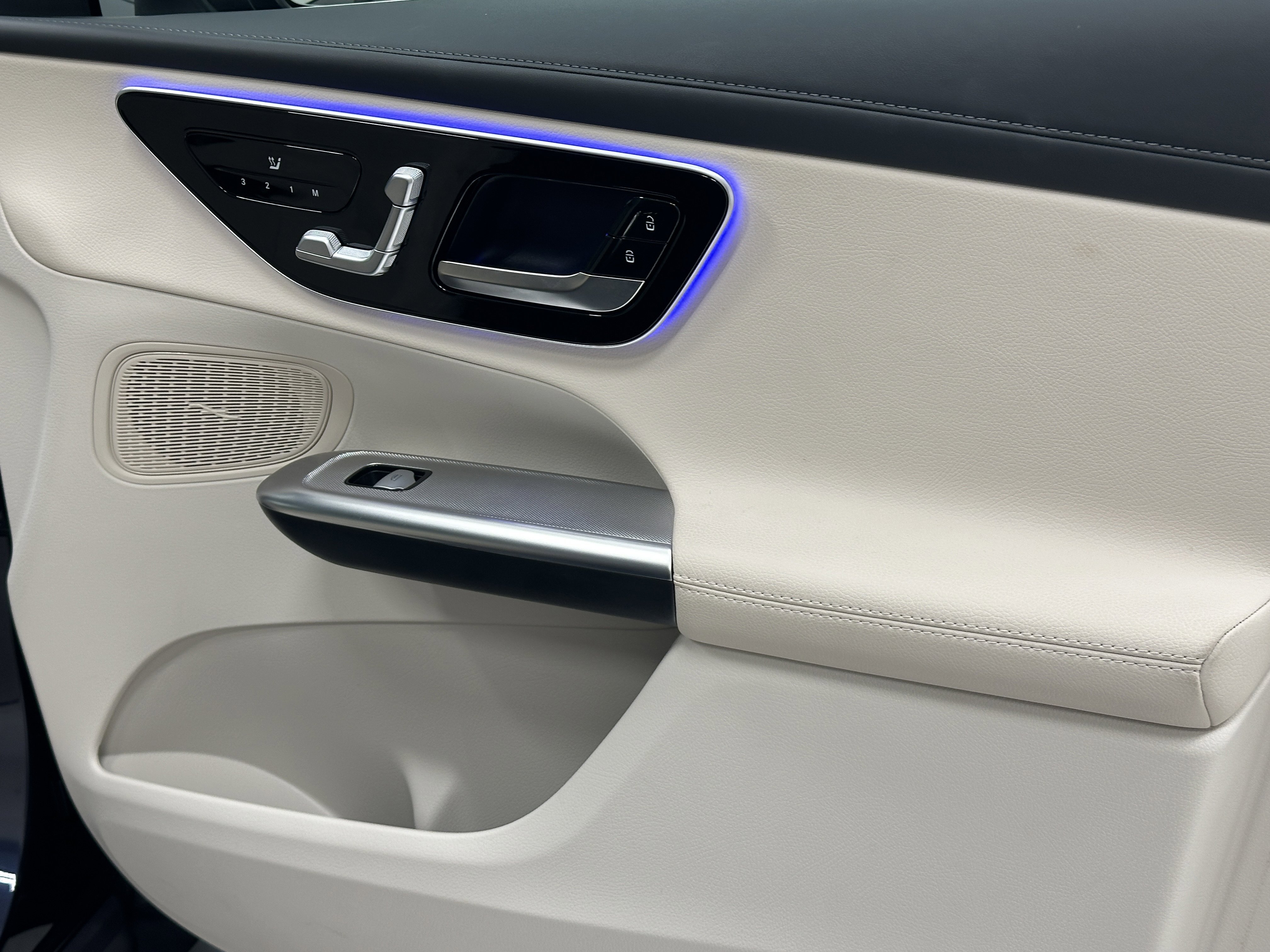 2024 Mercedes Benz GLC 300 photo 17