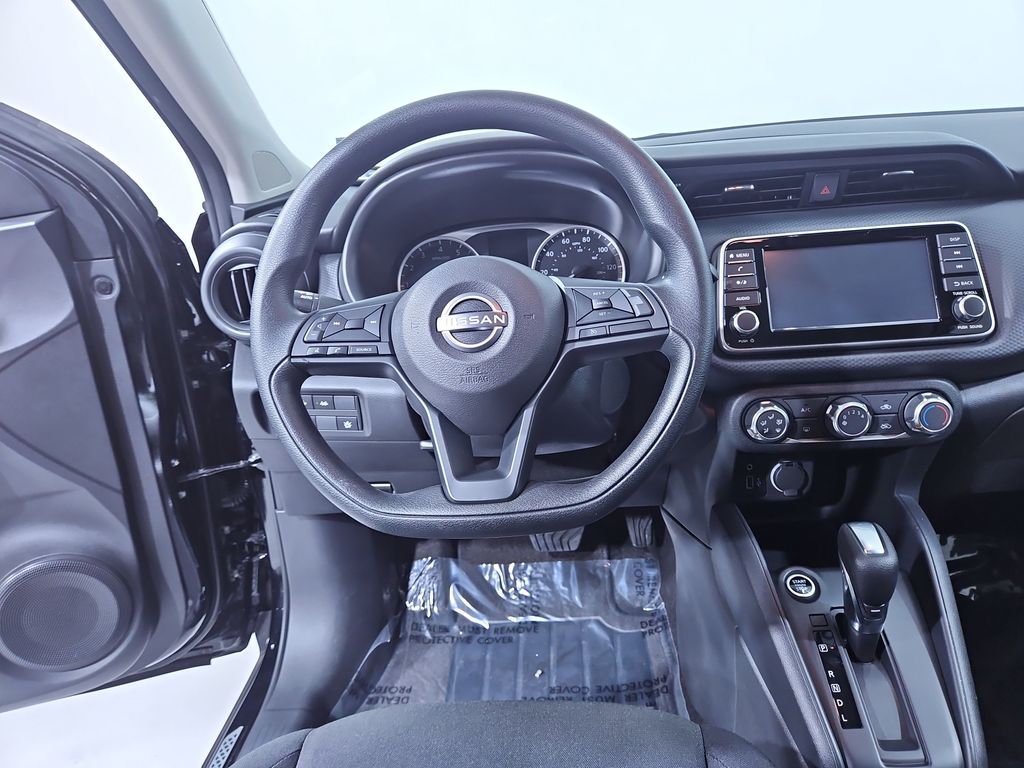 2024 Nissan Kicks S photo 11