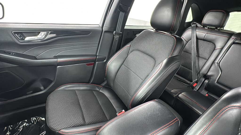 2024 Ford Escape ST-Line Select photo 13