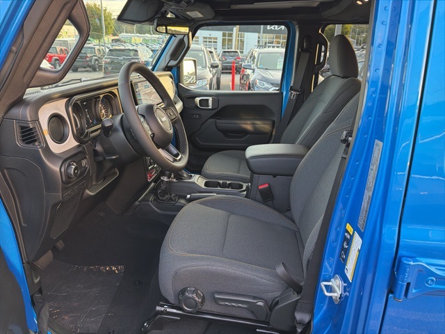 2025 Jeep Wrangler photo 8