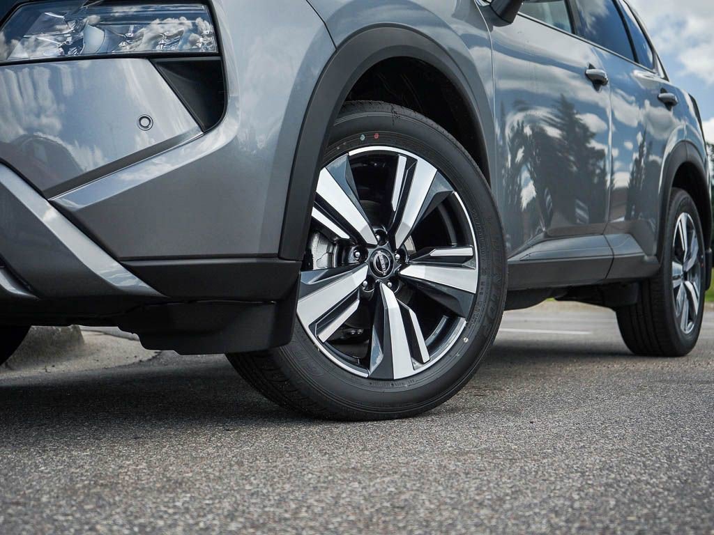 2025 Nissan Rogue SL photo 5