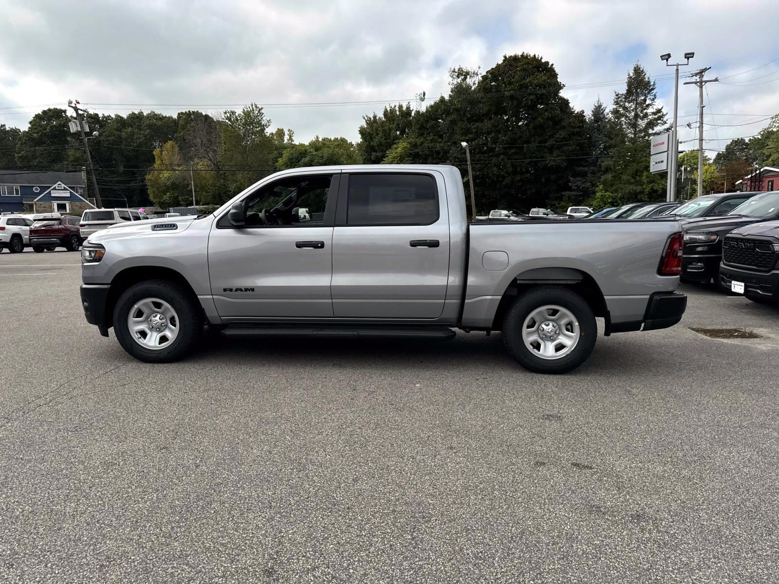 2025 Ram 1500 Tradesman photo 2