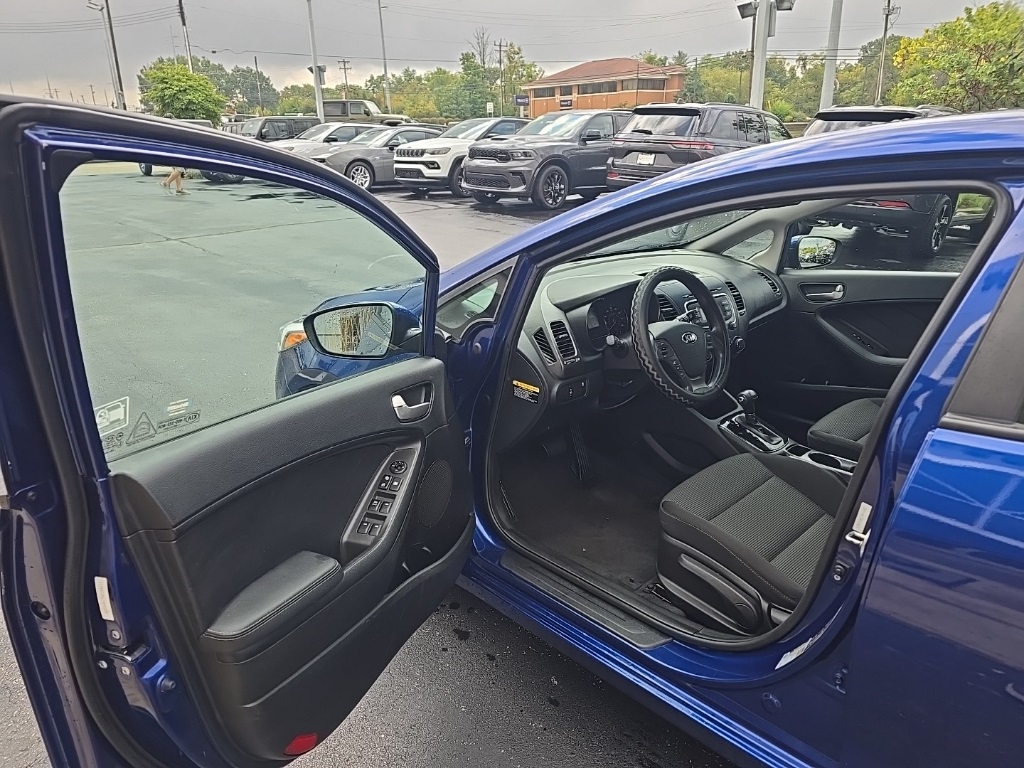 2017 Kia Forte LX Base photo 14