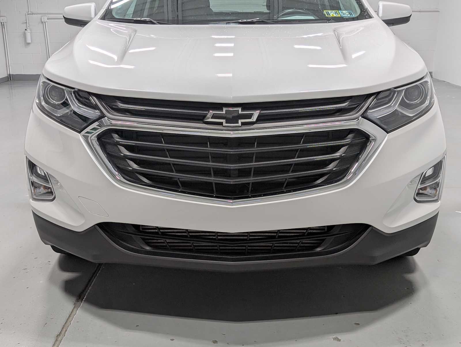 2018 Chevrolet Equinox LT photo 2