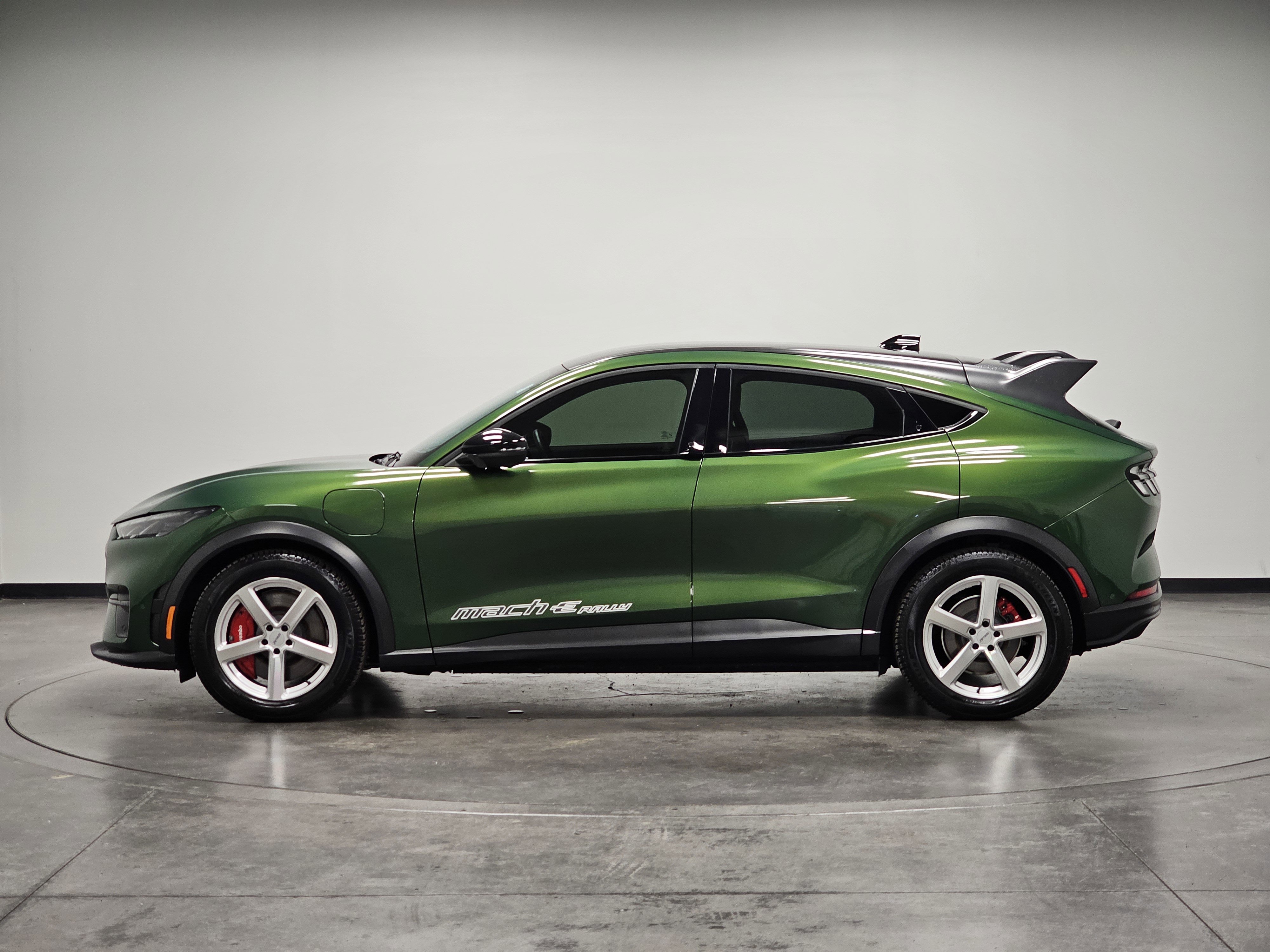 2024 Ford Mustang Mach-E GT photo 3