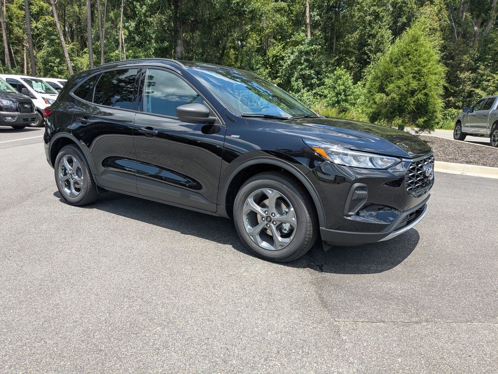 2025 Ford Escape ST-Line photo 2