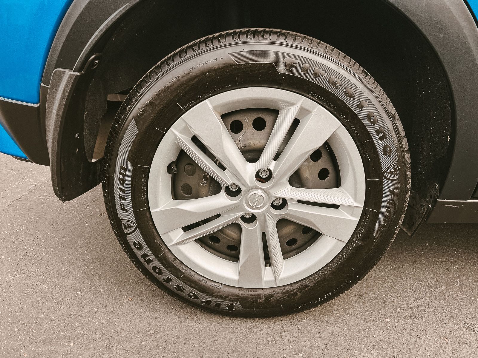 2024 Nissan Kicks S photo 4