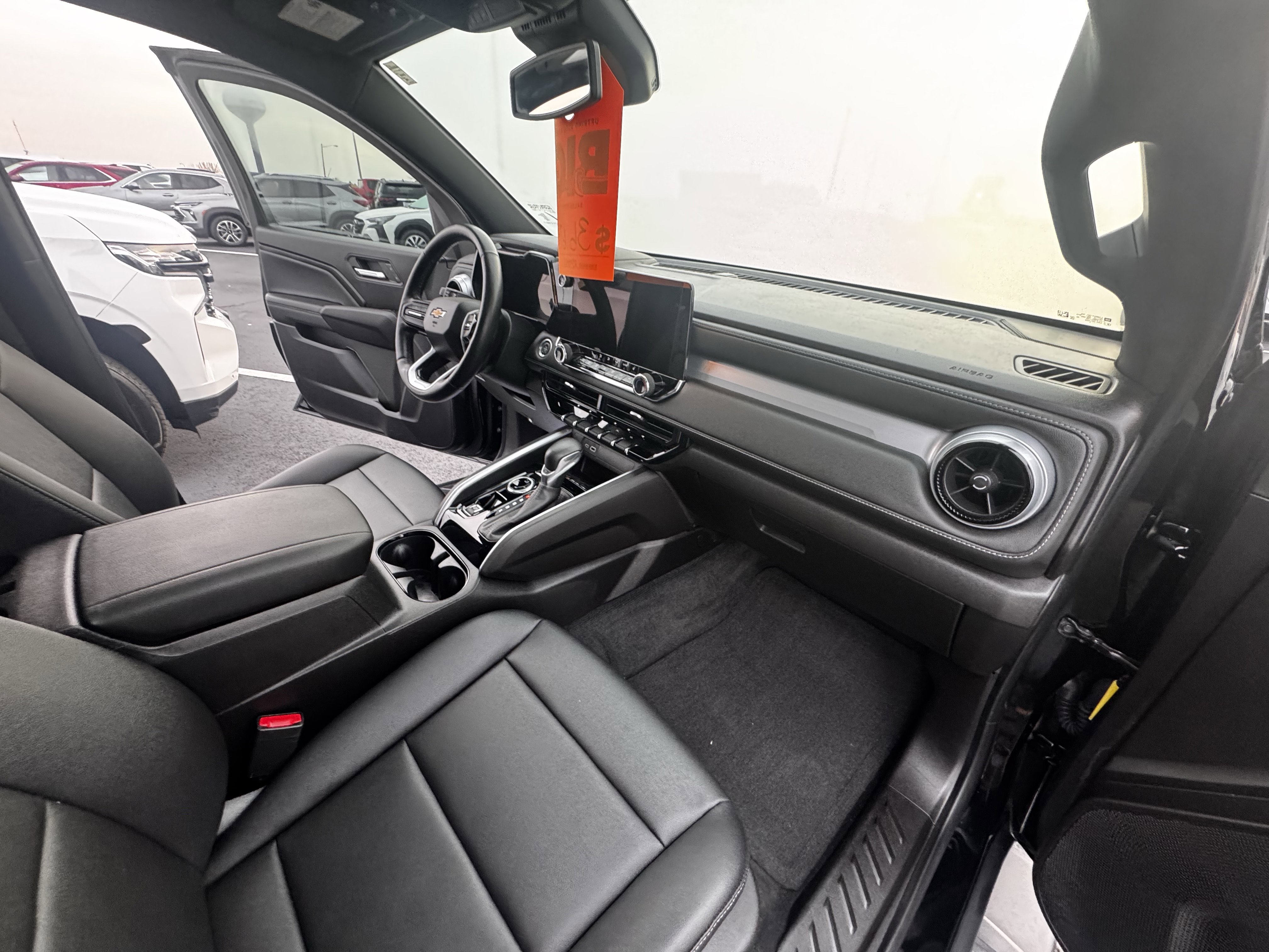 2023 Chevrolet Colorado LT photo 2