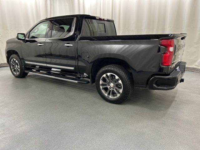 2025 Chevrolet Silverado 1500 High Country photo 3